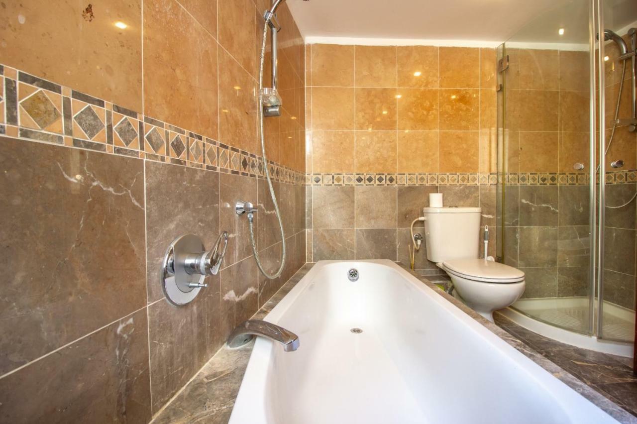 Art Apartment In Mamila Yerusalem Bagian luar foto