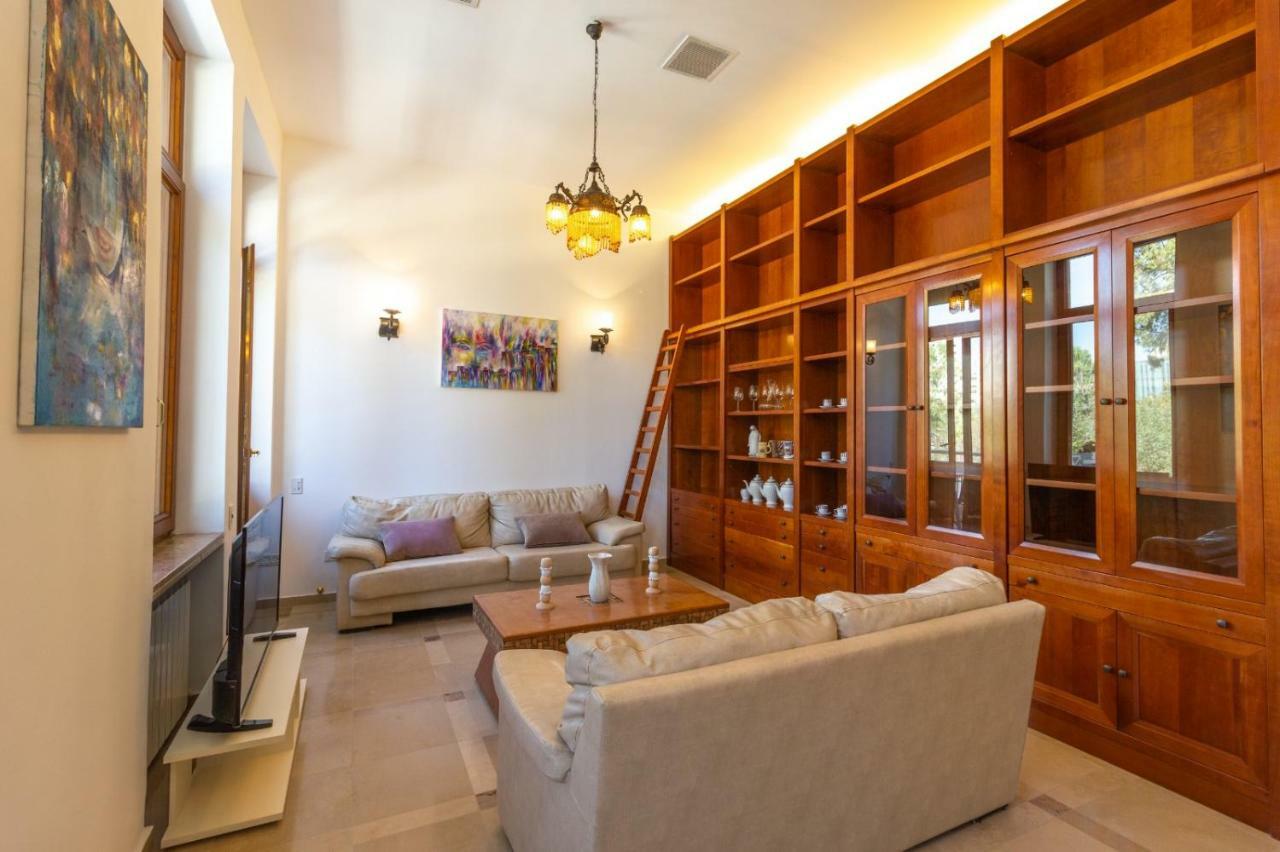 Art Apartment In Mamila Yerusalem Bagian luar foto