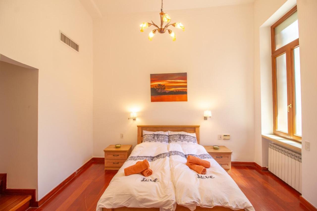 Art Apartment In Mamila Yerusalem Bagian luar foto